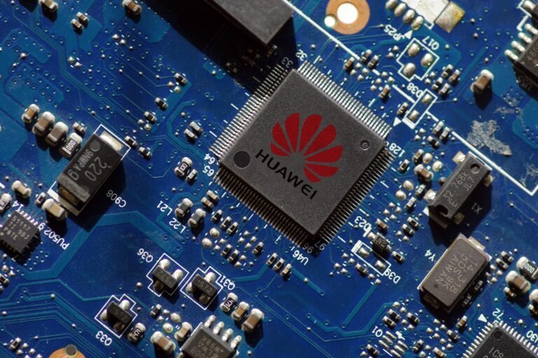 China’s Chip Problem: Unlocking Huawei’s New Smartphone