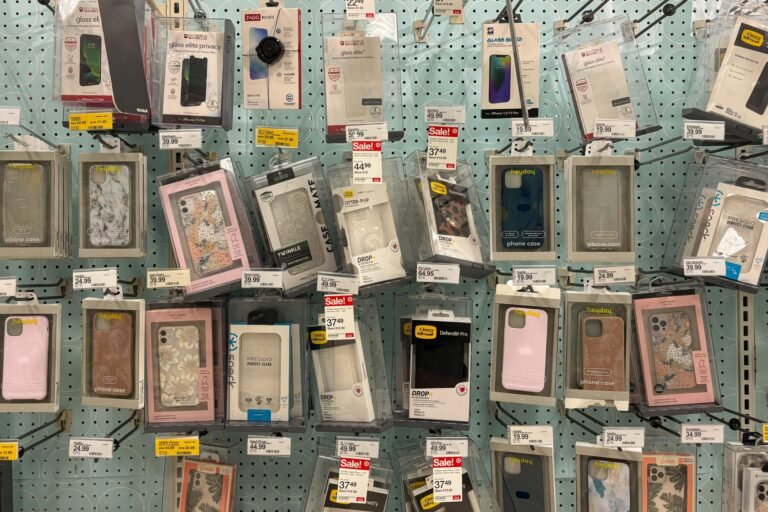 Fixed Smartphone Redesigns Are Unhealthy for Everybody