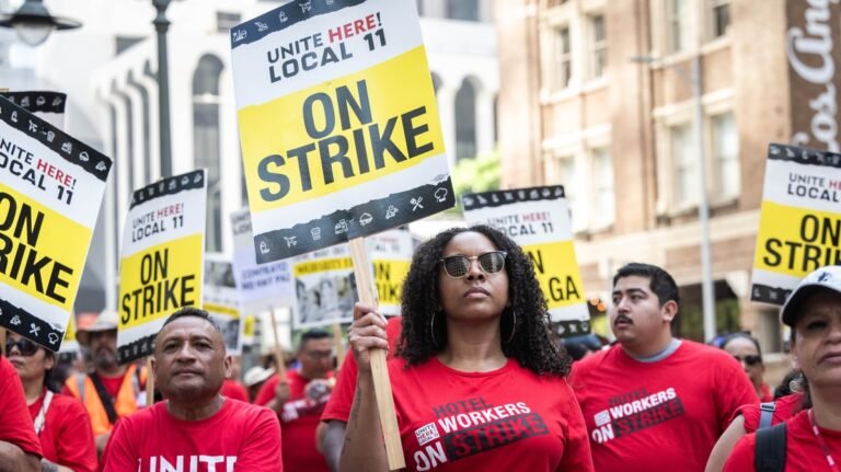 34 Lawmakers Say Strikes Put Pensions at Danger, Employee Calls for Should Be Met