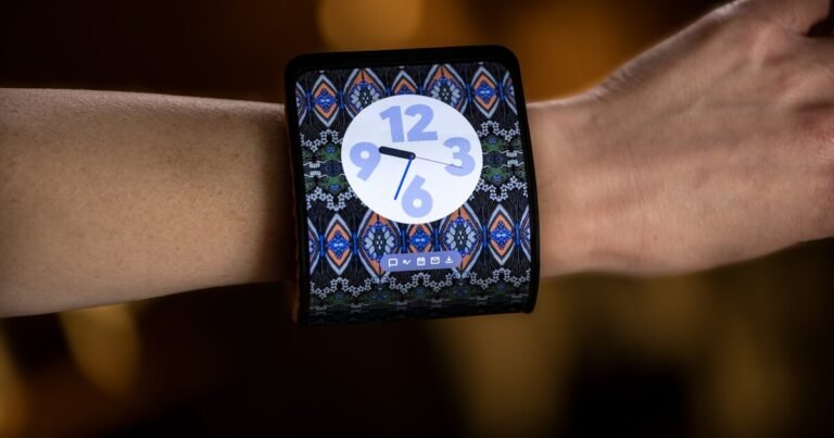 Motorola will get the bends for up to date demo of versatile telephone idea