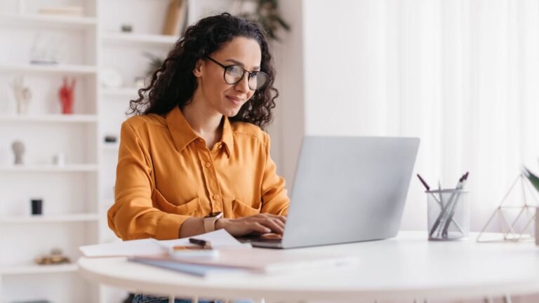 7 Tricks to Take Care of Your Eyes if You Work in Entrance of a Laptop All Day