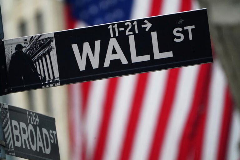 Earnings to Watch (AMD, AAPL, MRNA, SQ)