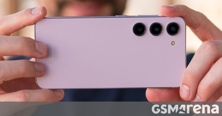 Samsung Galaxy S24 to achieve Instagram digital camera shortcut on lock display screen