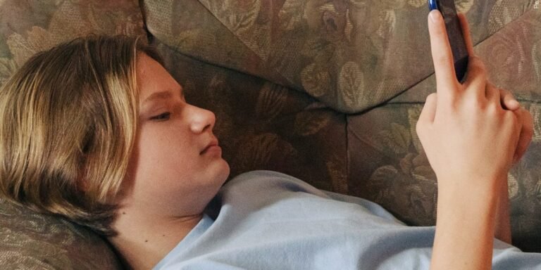 Listed below are some issues to think about earlier than shopping for your little one a smartphone