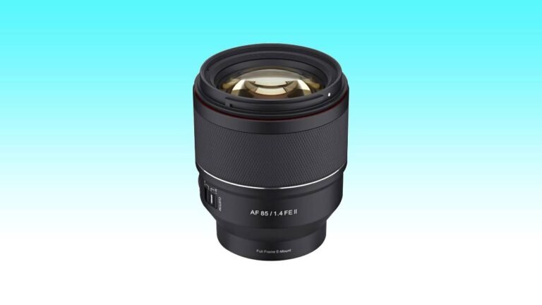 Amazon deal slashes the value of this premium telephoto digital camera lens effectively forward of Black Friday