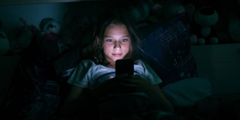Smartphone use earlier than mattress? It won’t be as dangerous for teen sleep as thought, examine finds