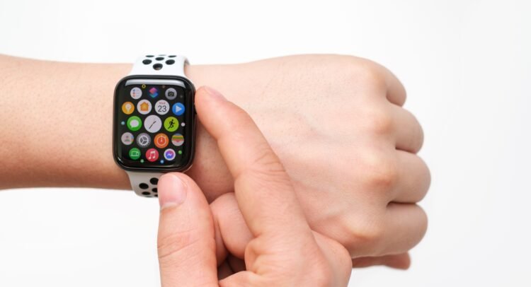Apple (NASDAQ:AAPL) Beneficial properties Barely Because of Smartwatch Win